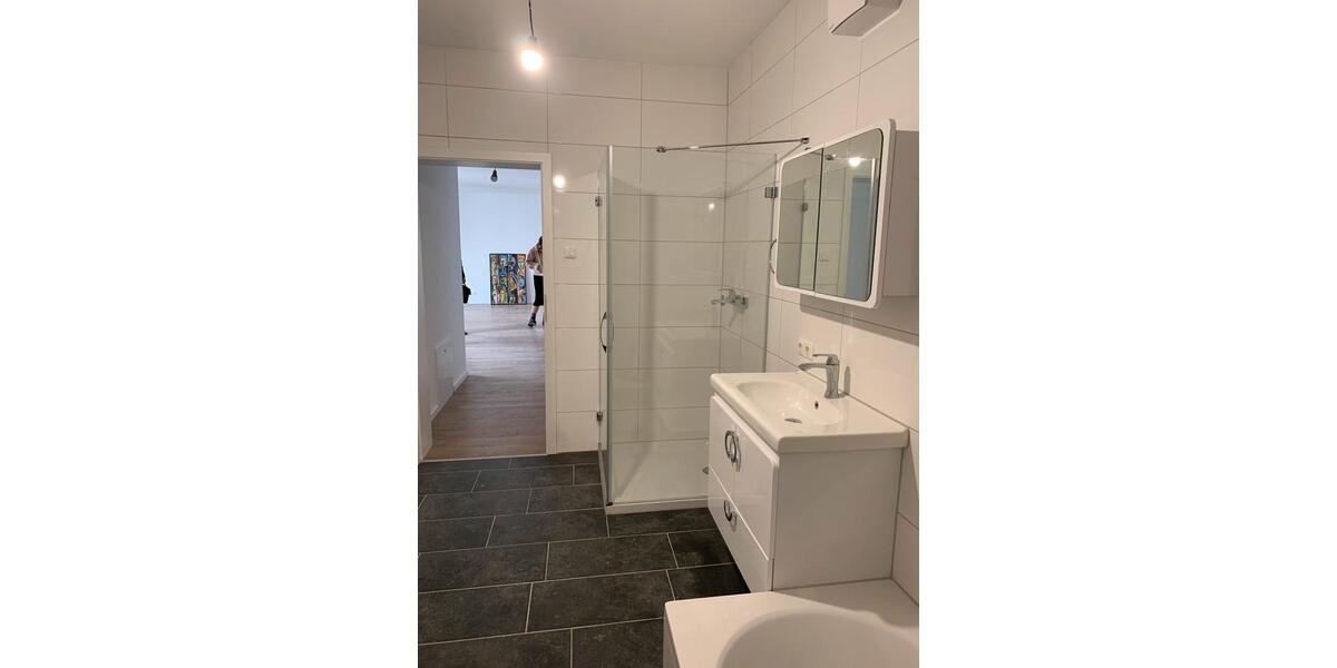 Etagenwohnung Neutraubling - 1 Zimmer, 110 m&sup2;, 1.350&euro; | Angebot:25172846