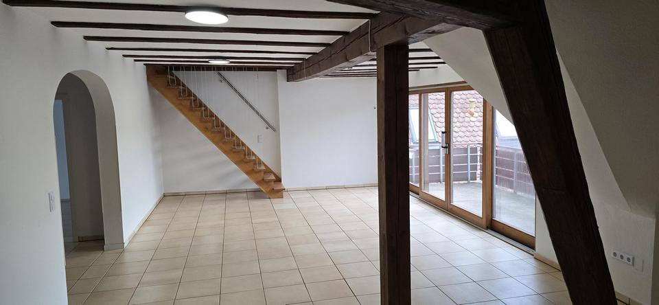 Dachgeschoßwohnung Uffenheim - 5 Zimmer, 165 m&sup2;, 1.815&euro; | Angebot:25812838