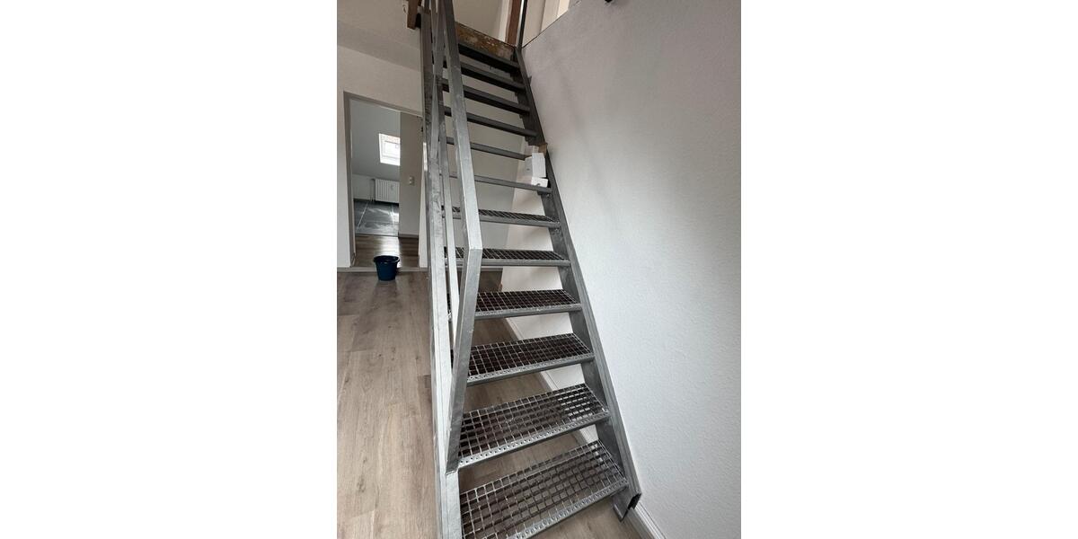 Dachgeschoßwohnung Essen Stadtbezirk III - 4 Zimmer, 102 m&sup2;, 850&euro; | Angebot:26539976