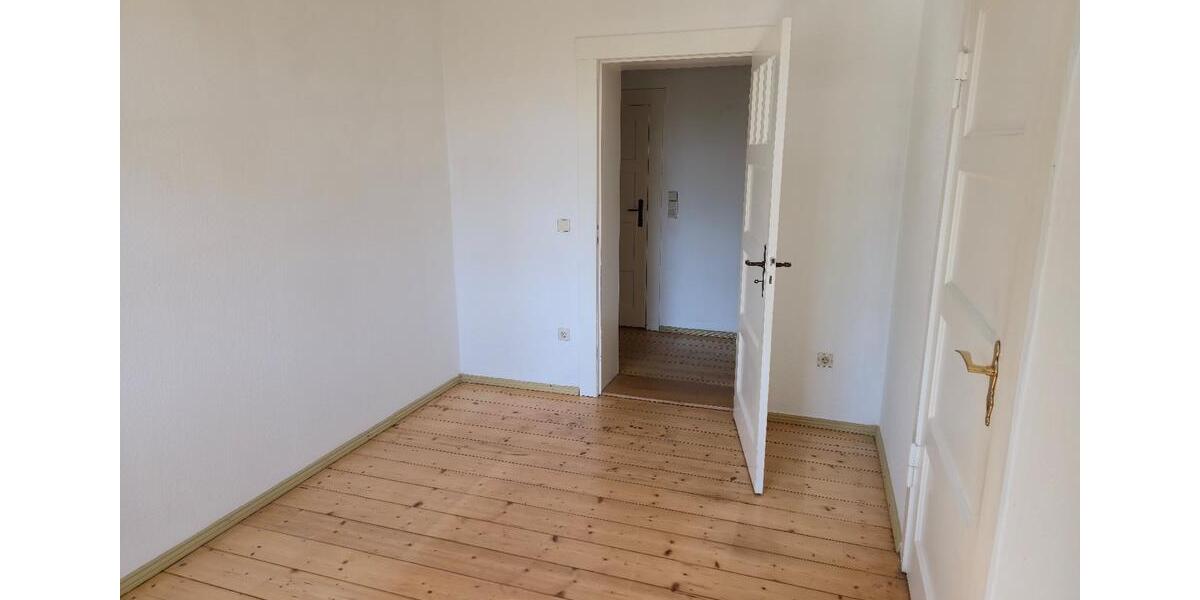 Etagenwohnung Aschersleben - 4 Zimmer, 81 m&sup2;, 425&euro; | Angebot:26443163