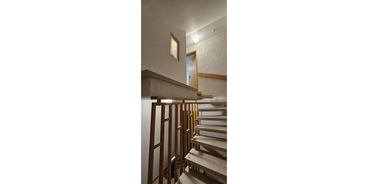 Dachgeschoßwohnung Pommelsbrunn - 3 Zimmer, 90 m&sup2;, 850&euro; | Angebot:24980464