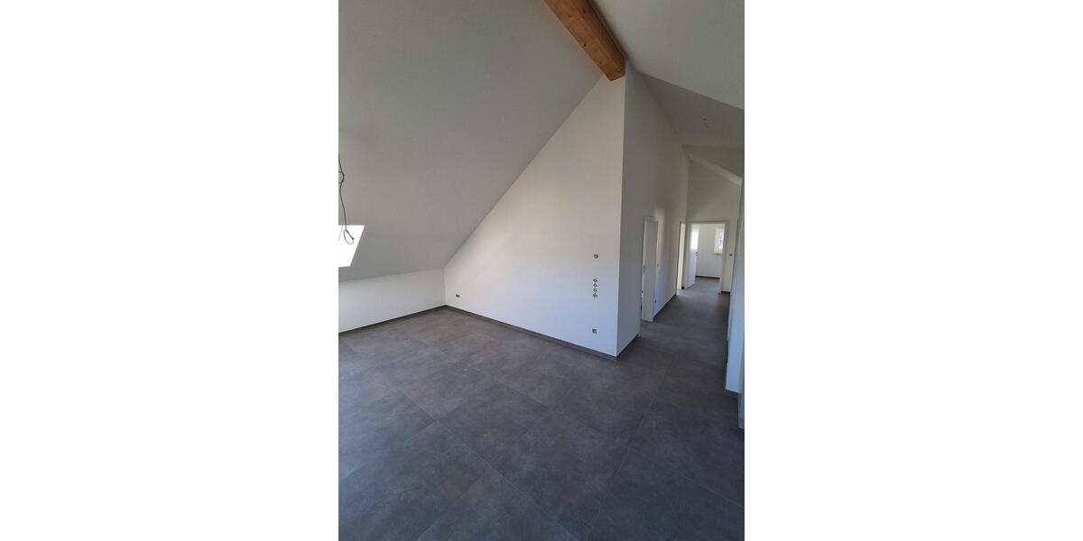Dachgeschoßwohnung Kirchberg (Hunsrück) - 3 Zimmer, 96 m&sup2;, 1.075&euro; | Angebot:26689076
