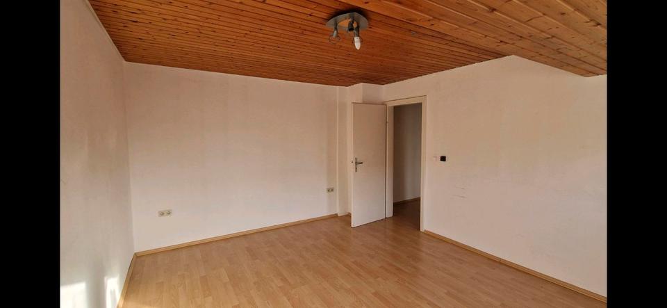 Dachgeschoßwohnung Karlsruhe Durlach - 2.5 Zimmer, 79 m&sup2;, 985&euro; | Angebot:26625619