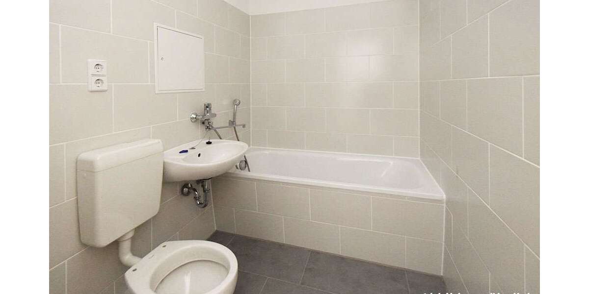 Wohnung zum Mieten in Halle (Saale) 319,55 € 56.96 m² 3 zimmer