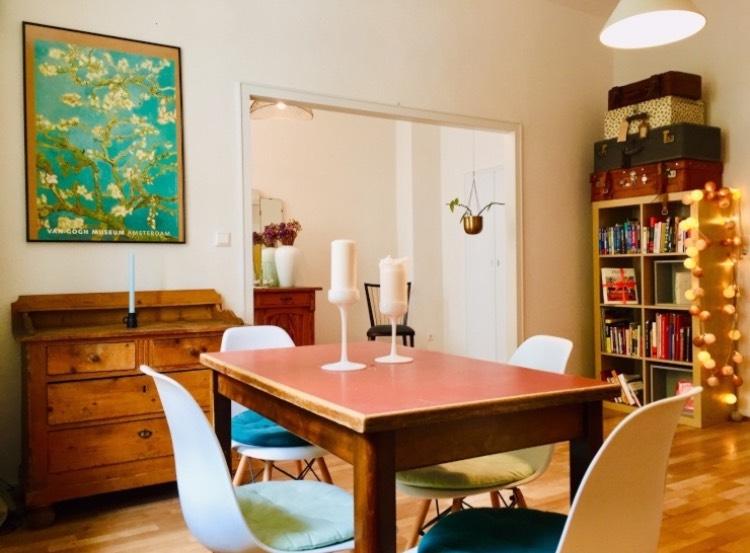 Altbau Wohnung zur Zwischenmiete *nur Frauen*
