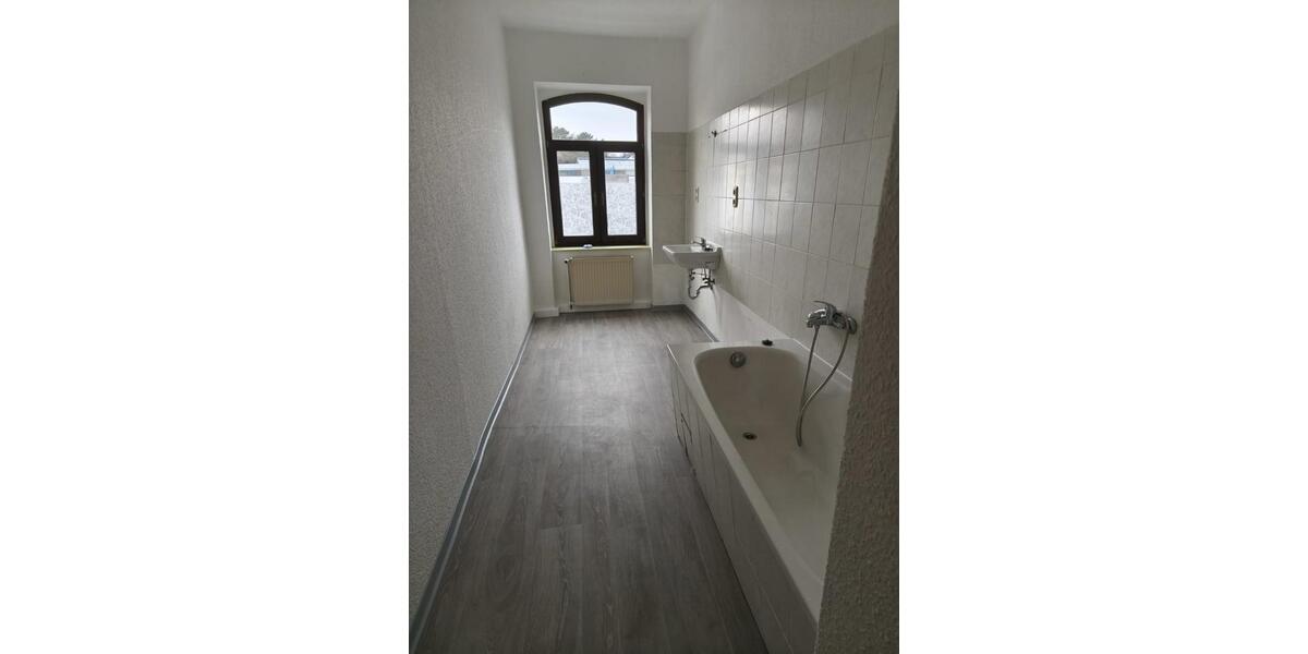 Erdgeschoßwohnung Weißenfels - 2 Zimmer, 53 m&sup2;, 300&euro; | Angebot:23907625
