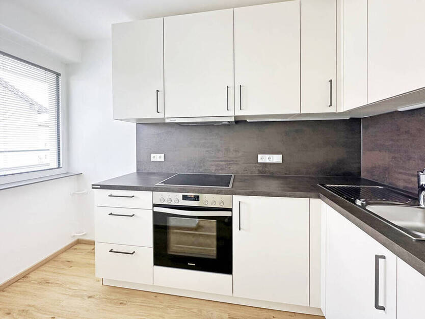 Frisch saniertes Wohnjuwel mit Loggia: Zentrale 2-Zimmer-Wohnung zur Miete im Klötzlmüllerviertel