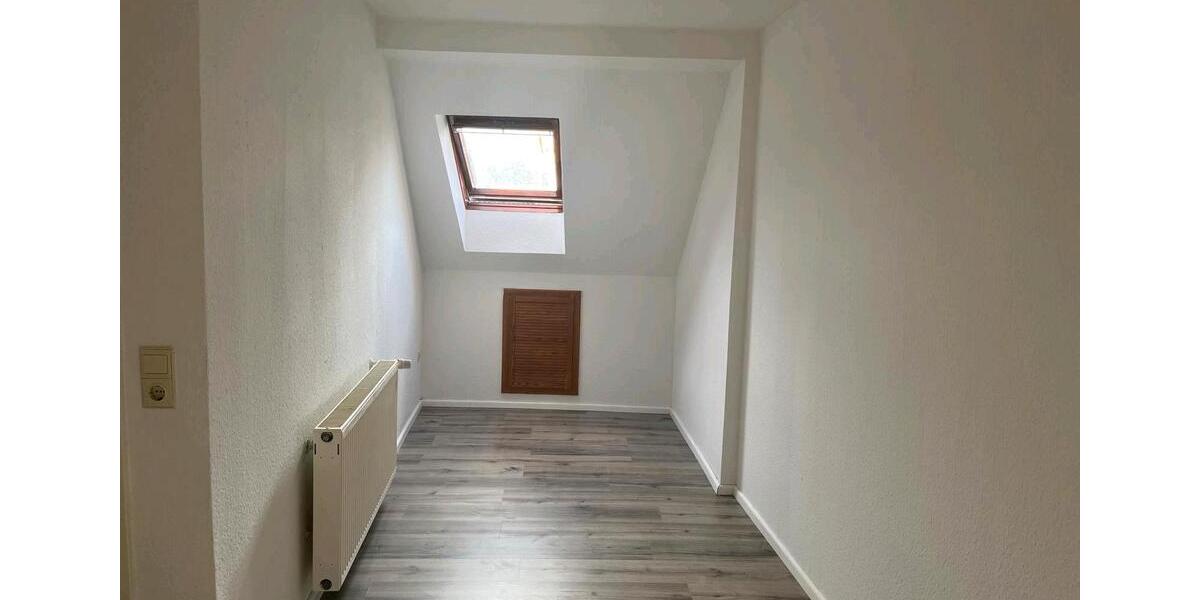 Dachgeschoßwohnung Hettstedt - 2 Zimmer, 50 m&sup2;, 375&euro; | Angebot:25995681