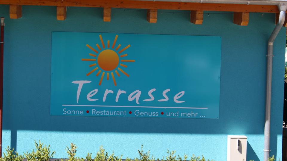 Gastronomie mit Außenterrasse, 2 Tennisplätze und Grillplatz zimmer