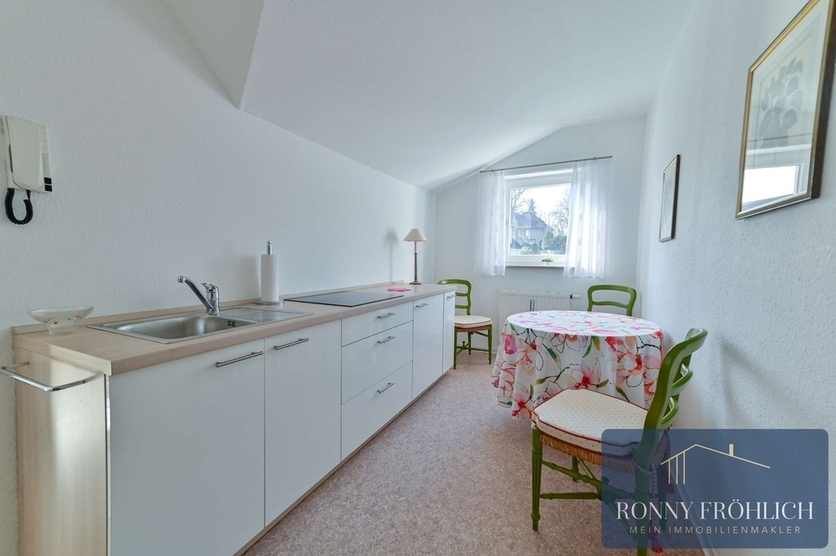 möblierte 1-Zimmer-Wohnung mit Einbauküche, Garage und Garten in Thum
