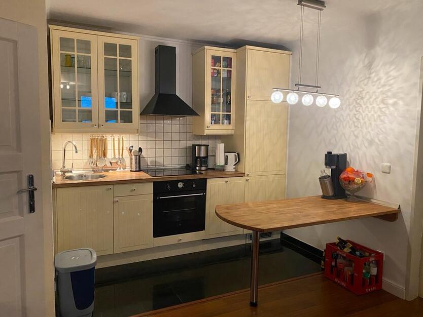 1. 12 Zimmer Wohnung im gepflegtem Mehrfamilienhaus