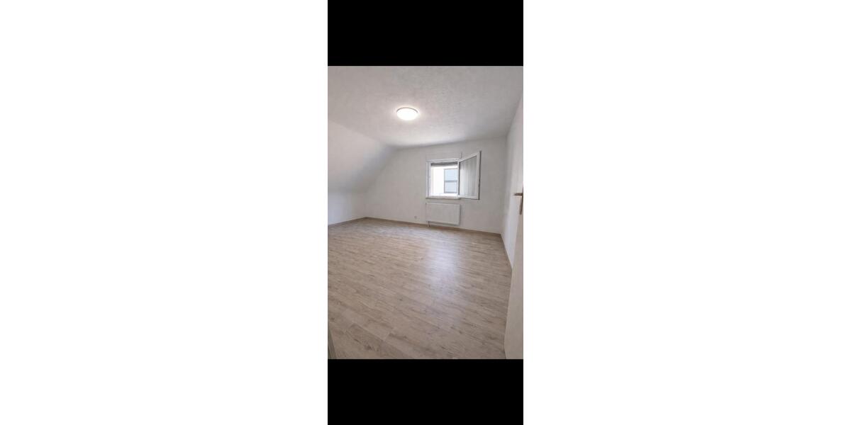 Dachgeschoßwohnung Stuttgart Bad Cannstatt - 4 Zimmer, 80 m&sup2;, 1.200&euro; | Angebot:26271065