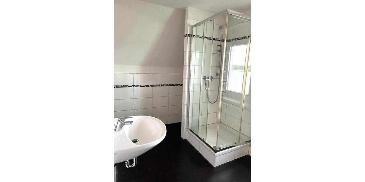 Dachgeschoßwohnung Crimmitschau - 3 Zimmer, 74 m&sup2;, 385&euro; | Angebot:26548284