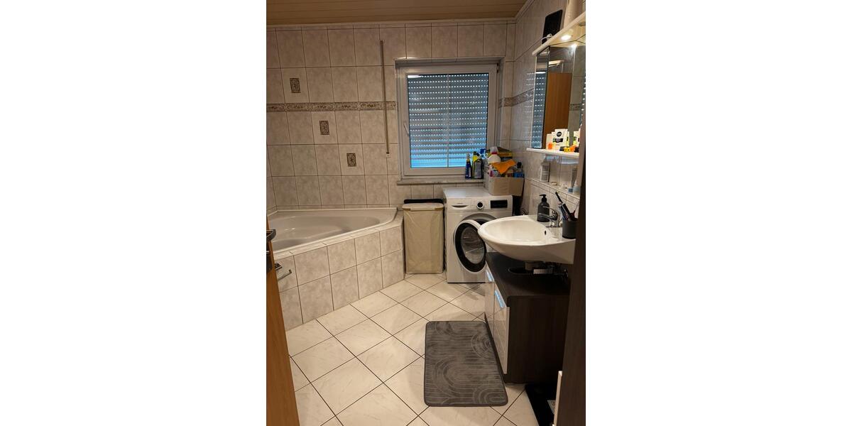 Dachgeschoßwohnung Dingolfing - 4 Zimmer, 110 m&sup2;, 1.300&euro; | Angebot:25945323