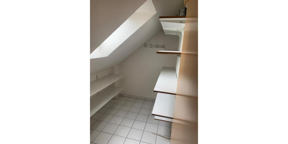 Großzügig geschnittene 3-Zi-Wohnung mit Balkon und Einbauküche zimmer