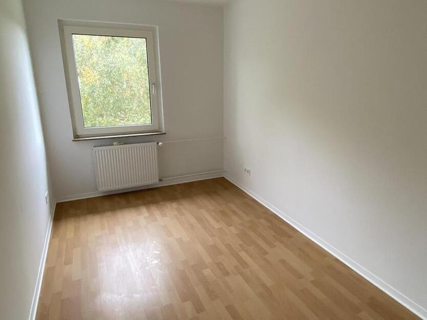 **FRISCH SANIERT**HELLE RÄUME UND RUHIGER WOHNGEGEND!** zimmer