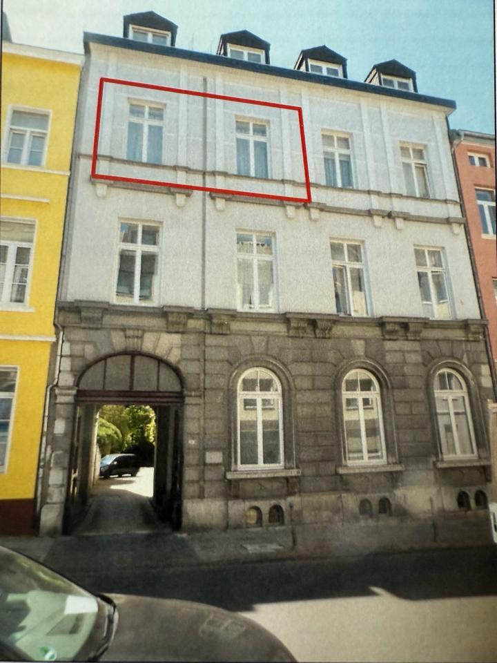 Helle Wohnung mit Balkon, Aufzug