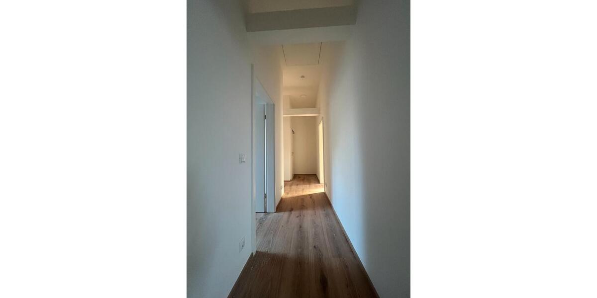 Dachgeschoßwohnung Tirschenreuth - 3 Zimmer, 81 m&sup2;, 760&euro; | Angebot:26631640