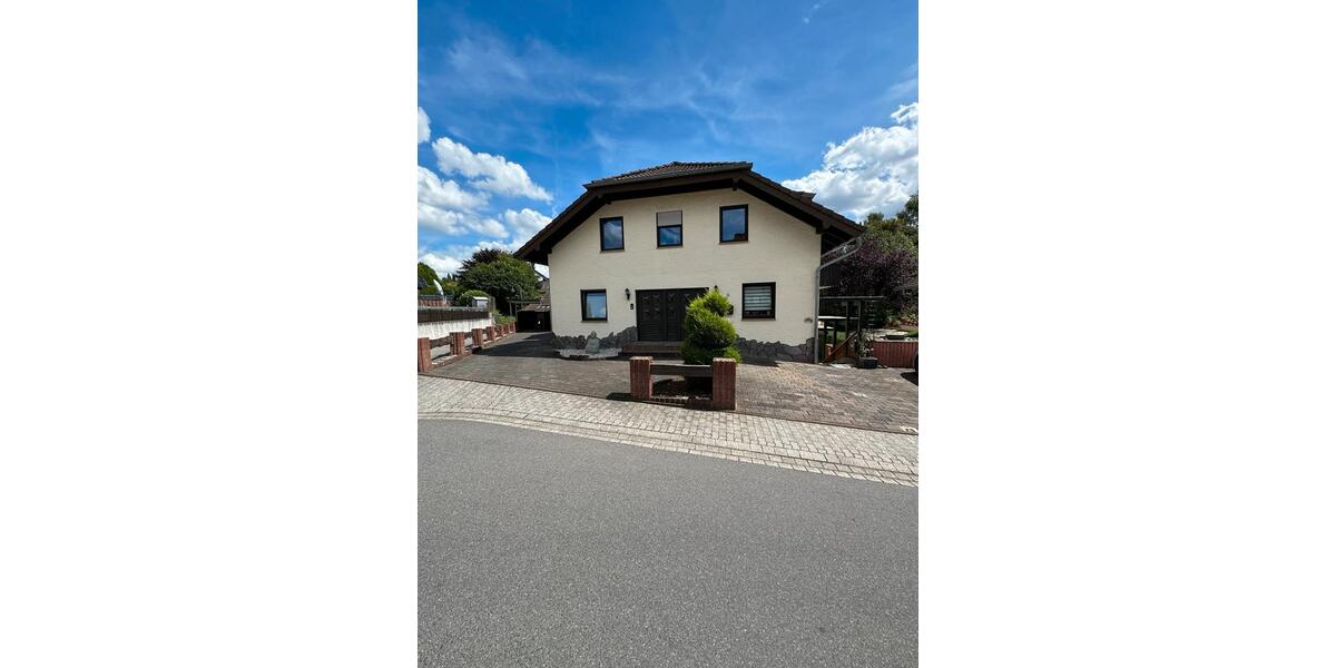 Komfortable 4ZKB EG Wohnung mit XXL Garage und Gartenanteil 4 zimmer