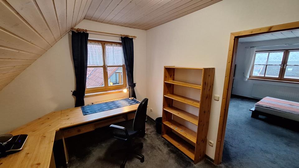 Dachgeschoßwohnung Regenstauf - 2 Zimmer, 30 m&sup2;, 350&euro; | Angebot:24818505