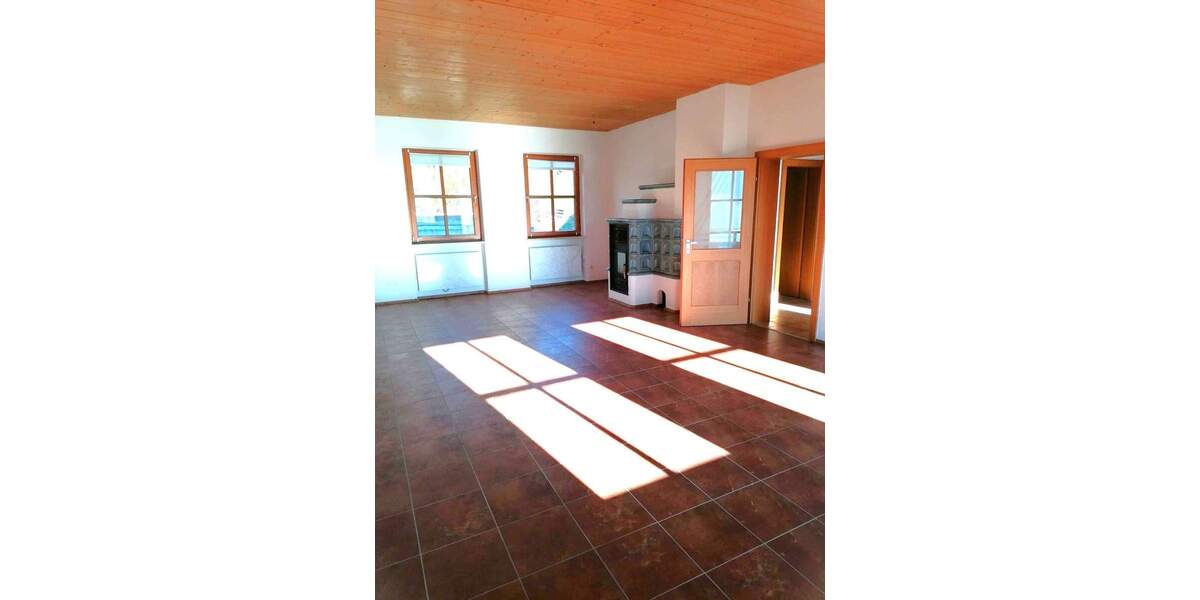 Sonnige Wohnung im 01. OG mit Kachelofen - 2 Zimmer- im OT Solla 2 zimmer