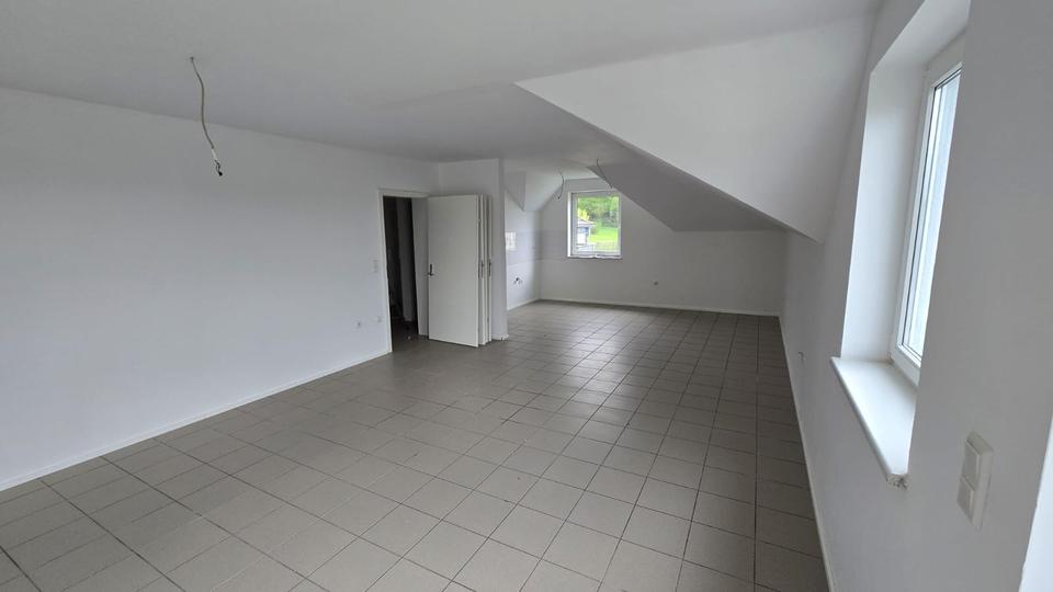 Dachgeschoßwohnung Hillesheim - 4 Zimmer, 97 m&sup2;, 850&euro; | Angebot:26478452
