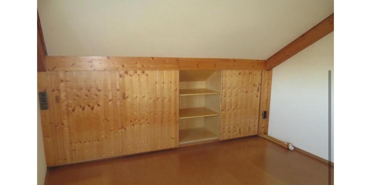 Dachgeschoßwohnung Egenhausen - 4 Zimmer, 105 m&sup2;, 930&euro; | Angebot:26608686