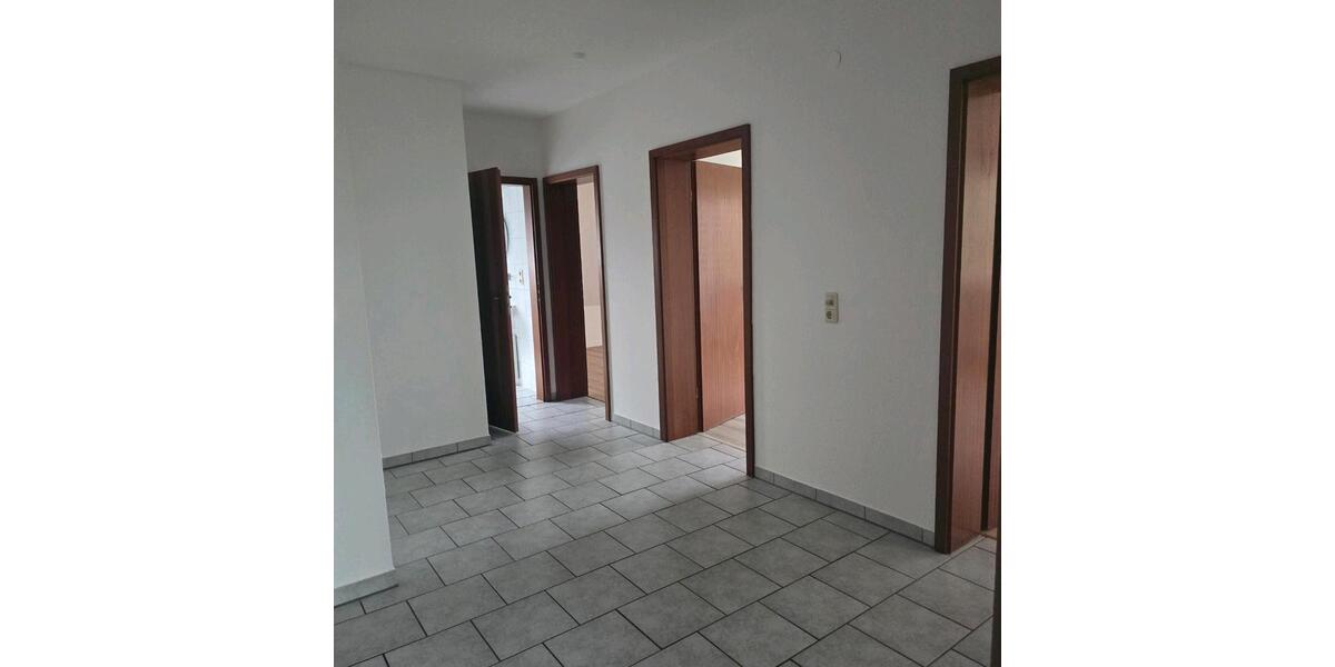 Dachgeschoßwohnung Edemissen - 3 Zimmer, 65 m&sup2;, 950&euro; | Angebot:26039669