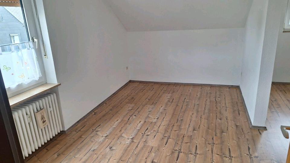 Dachgeschoßwohnung Hof Christiansreuth - 3 Zimmer, 95 m&sup2;, 1.050&euro; | Angebot:24731928