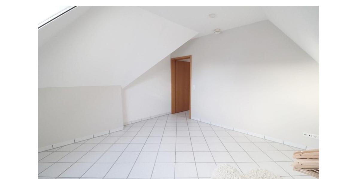 Dachgeschoßwohnung Cloppenburg - 4 Zimmer, 95 m&sup2;, 999&euro; | Angebot:26655642