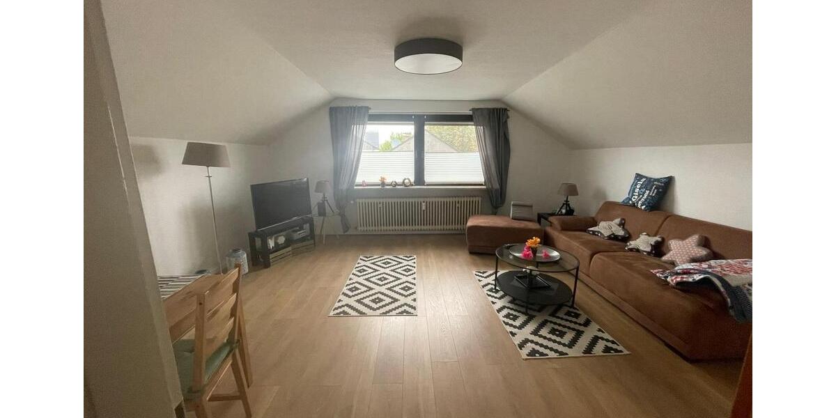 Große Dachgeschosswohnung Duisburg-Baerl 3 zimmer