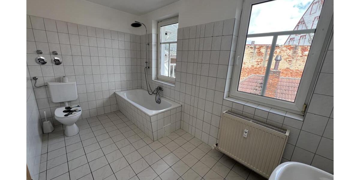 Renovierte 4 Zimmer Wohnung mit neuer Einbauküche im Herzen von Weida! - Dachgeschoßwohnung Weida Liebsdorf | Angebot:26146306