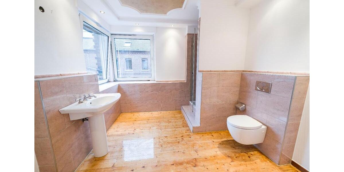 Großzügige 3-Zimmer-Maisonette (77 m²) mit Dachterrasse frisch re 3 zimmer