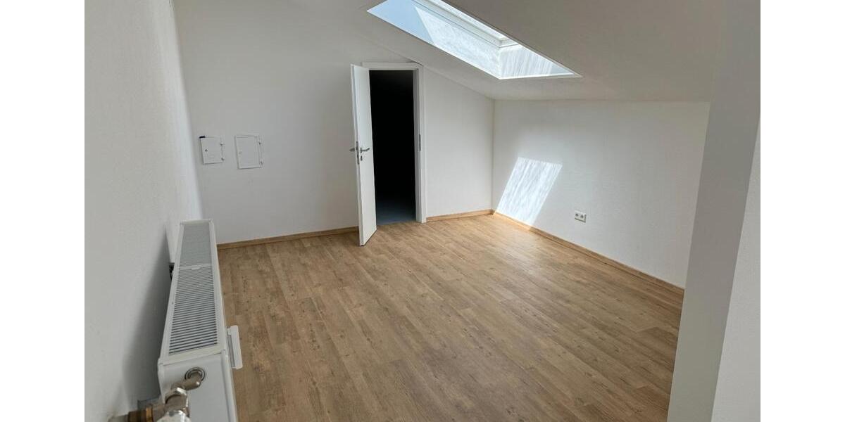 Dachgeschoßwohnung Günzburg - 4 Zimmer, 120 m&sup2;, 980&euro; | Angebot:26368905