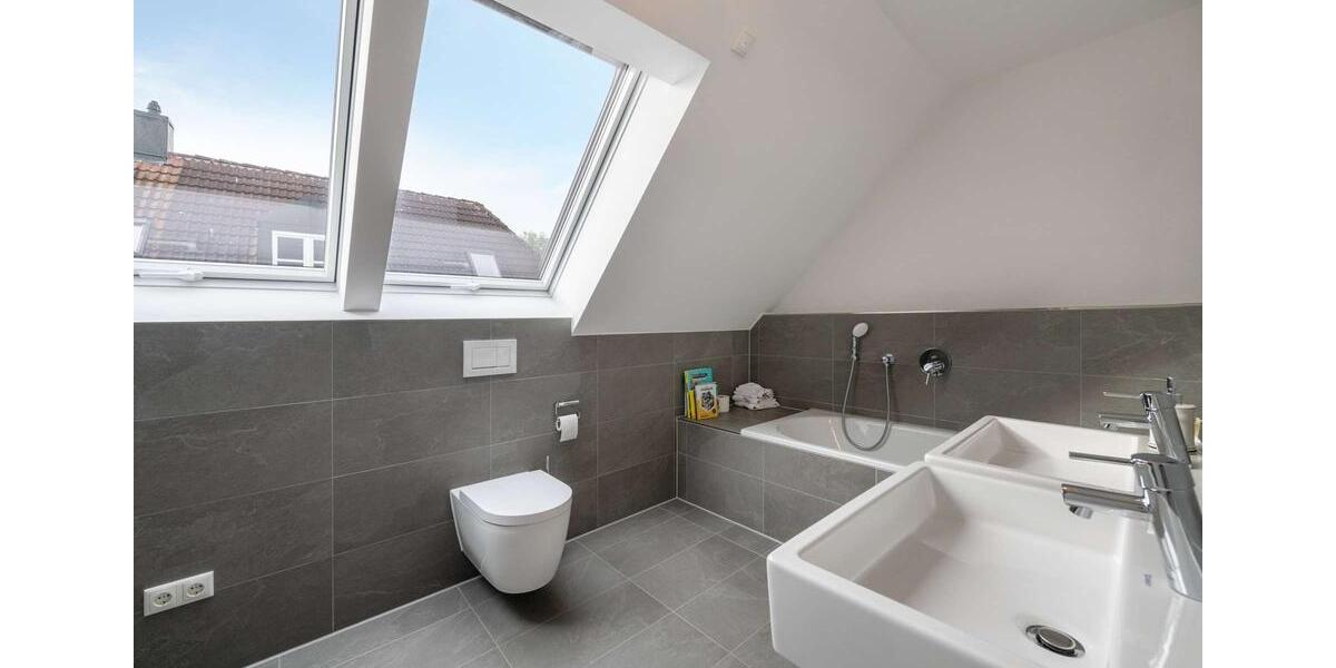 Doppelhaushälfte München Bogenhausen - 7 Zimmer, 241 m&sup2;, 5.890&euro; | Angebot:23807221