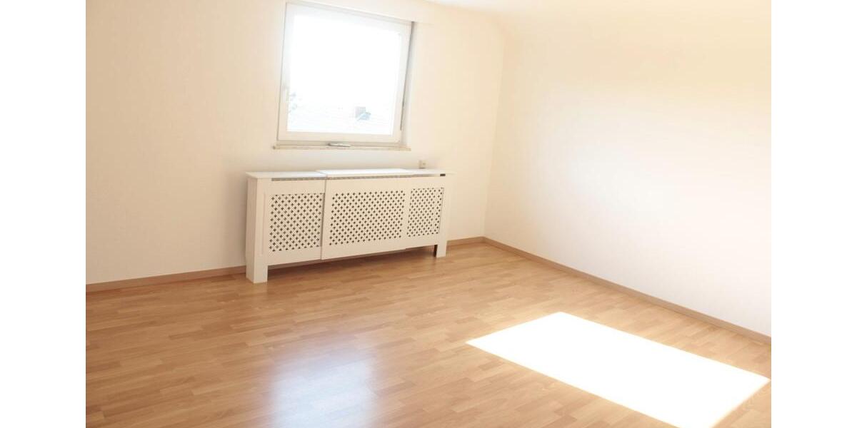 Dachgeschoßwohnung Püttlingen - 3 Zimmer, 106 m&sup2;, 780&euro; | Angebot:26251844