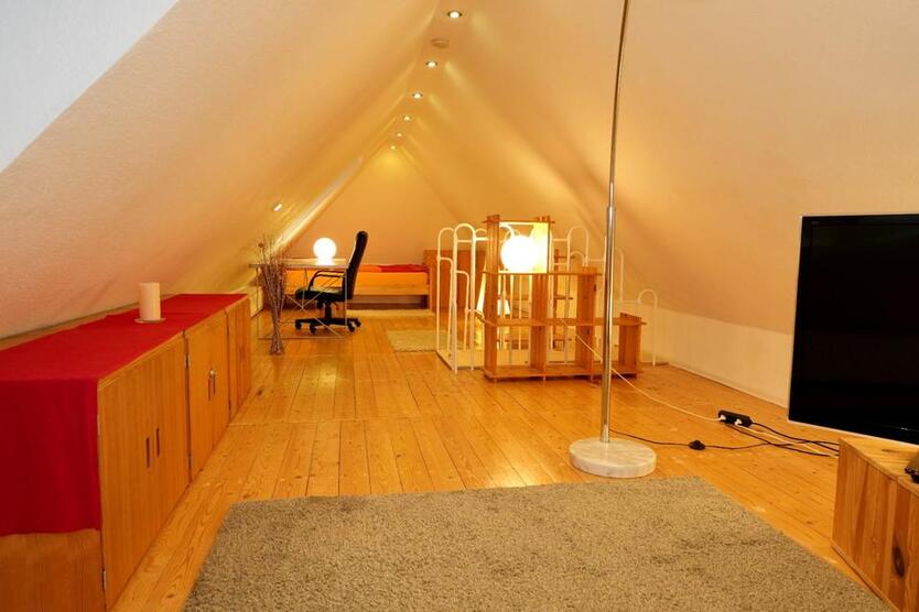 WG-Zimmer 23qm (Fußbodenfläche 40qm) ruhig Wohngemeinschaft zimmer