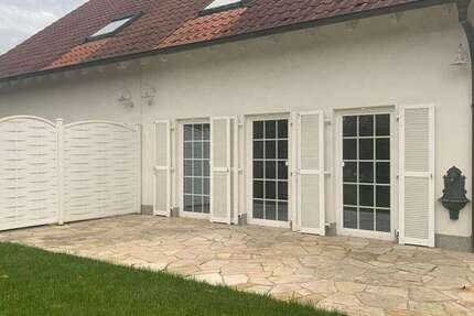 Haus zum Mieten in Homburg-Einöd 2.200 € 140 m² 5 zimmer