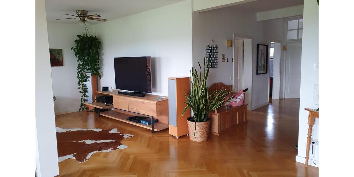 Dachgeschoßwohnung Hohenpolding - 3 Zimmer, 160 m&sup2;, 1.350&euro; | Angebot:26245297
