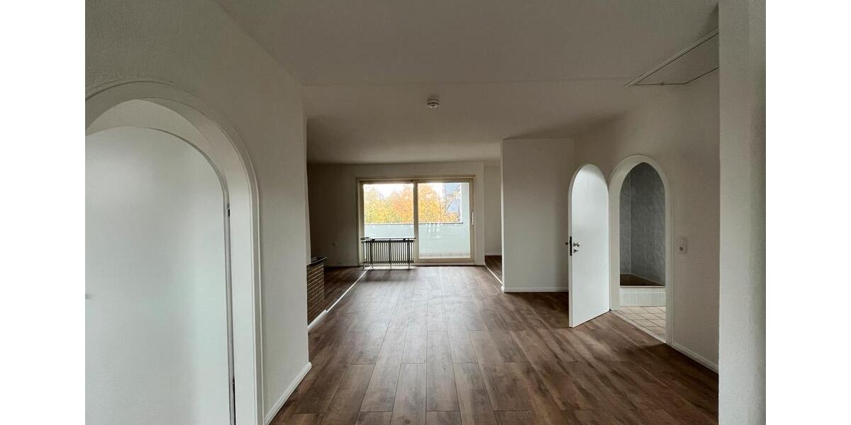 2-Zimmer Wohnung 2.OG Terrasse Balkon City Stellplatz Badewanne 2 zimmer