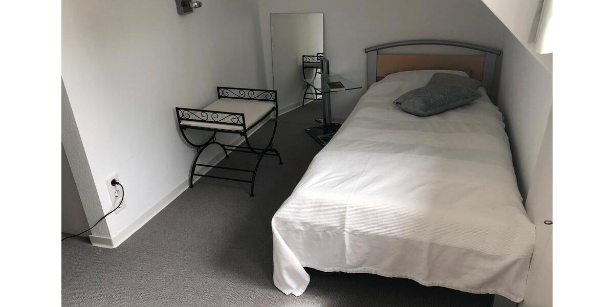 Dachgeschoßwohnung Stuttgart Stuttgart-Nord - 1.5 Zimmer, 30 m&sup2;, 600&euro; | Angebot:26613925