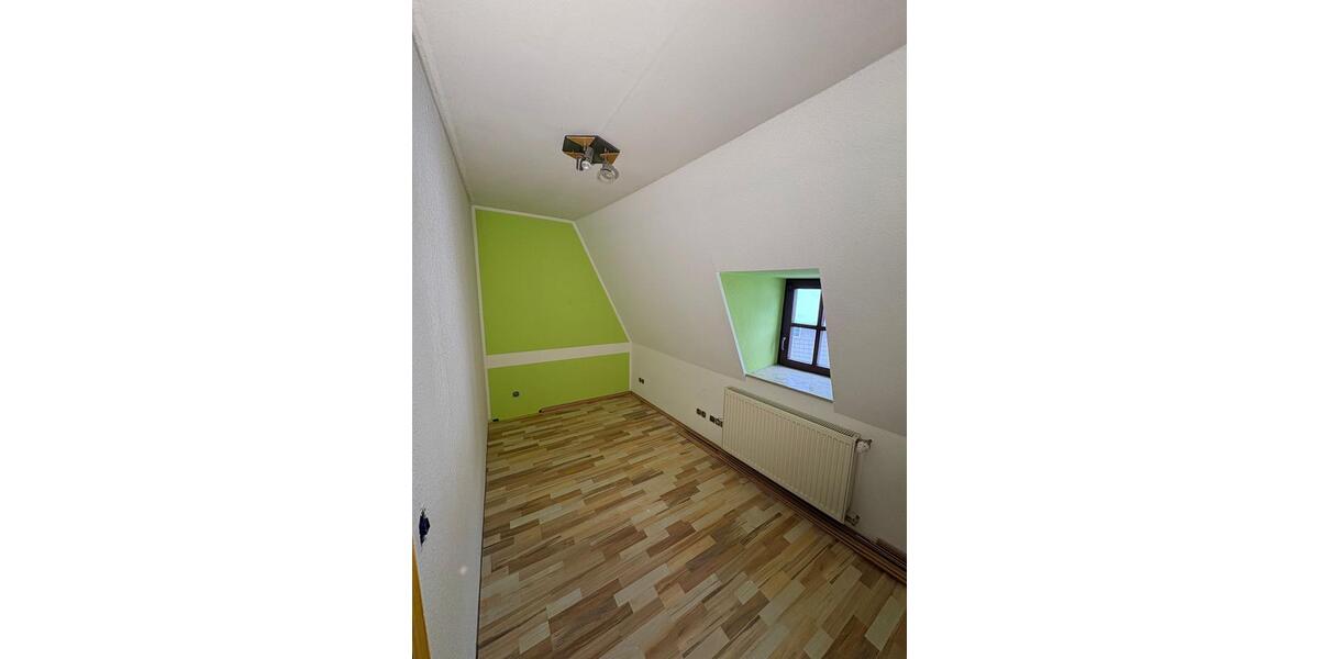 Dachgeschoßwohnung Floh-Seligenthal Seligenthal - 3 Zimmer, 113 m&sup2;, 790&euro; | Angebot:24702804