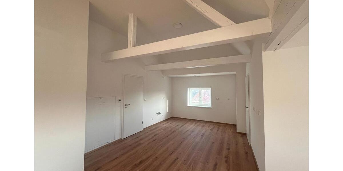 Dachgeschoßwohnung Tirschenreuth - 3 Zimmer, 760&euro; | Angebot:23602660