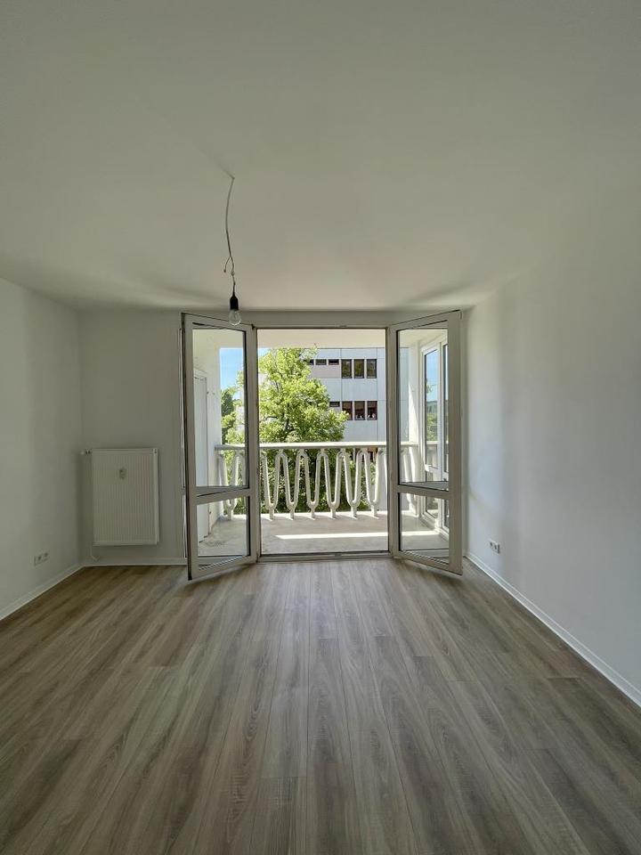 **LuxusWohnung mit Balkon !!**
