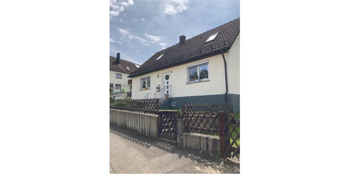 Einfamilienhaus mit Garage, Garten, Pavillon und Schuppen 3 zimmer