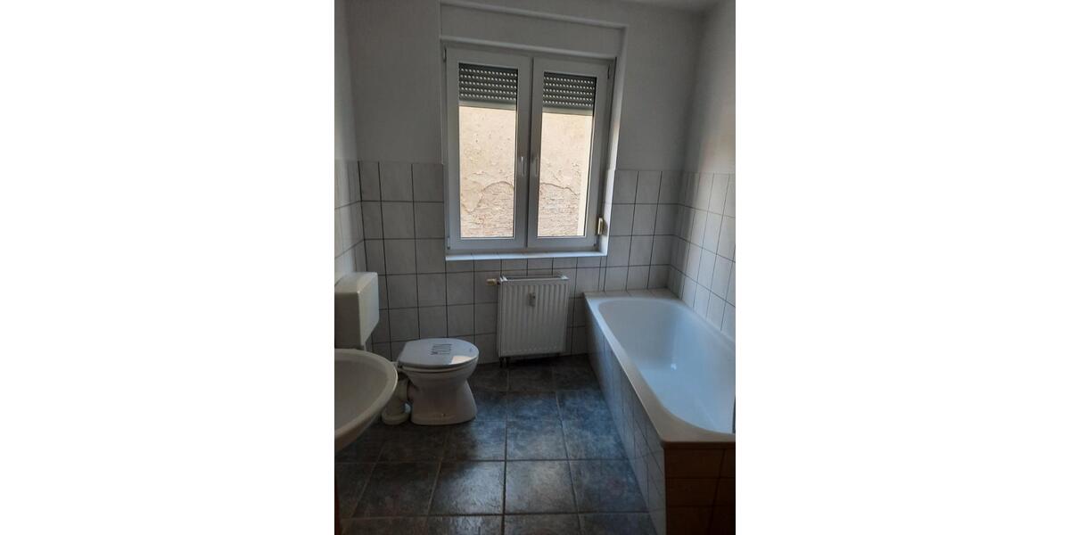 Etagenwohnung Genthin - 1 Zimmer, 43 m&sup2;, 215&euro; | Angebot:25783055