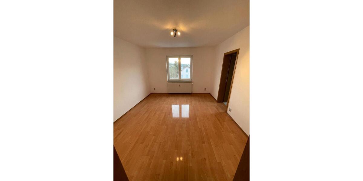 Dachgeschoßwohnung Reichenbach im Vogtland - 2 Zimmer, 45 m&sup2;, 400&euro; | Angebot:24535100