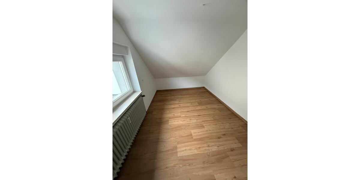 Mehrfamilienhaus, Wohnhaus Albstadt Gemarkung Onstmettingen - 4 Zimmer, 78 m&sup2;, 900&euro; | Angebot:24806444