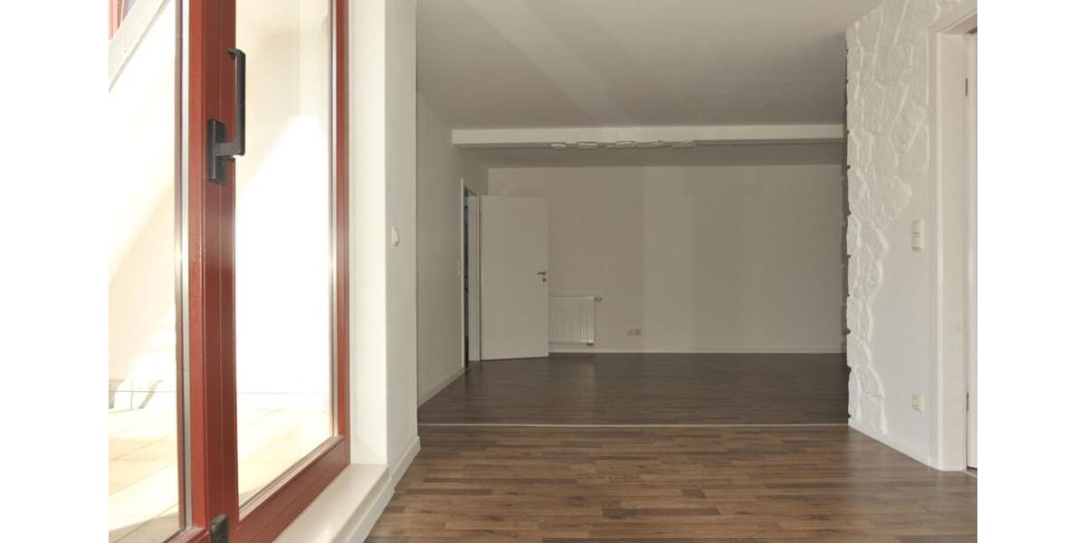 Dachgeschoßwohnung Zwickau - 2 Zimmer, 60 m&sup2;, 510&euro; | Angebot:26071725
