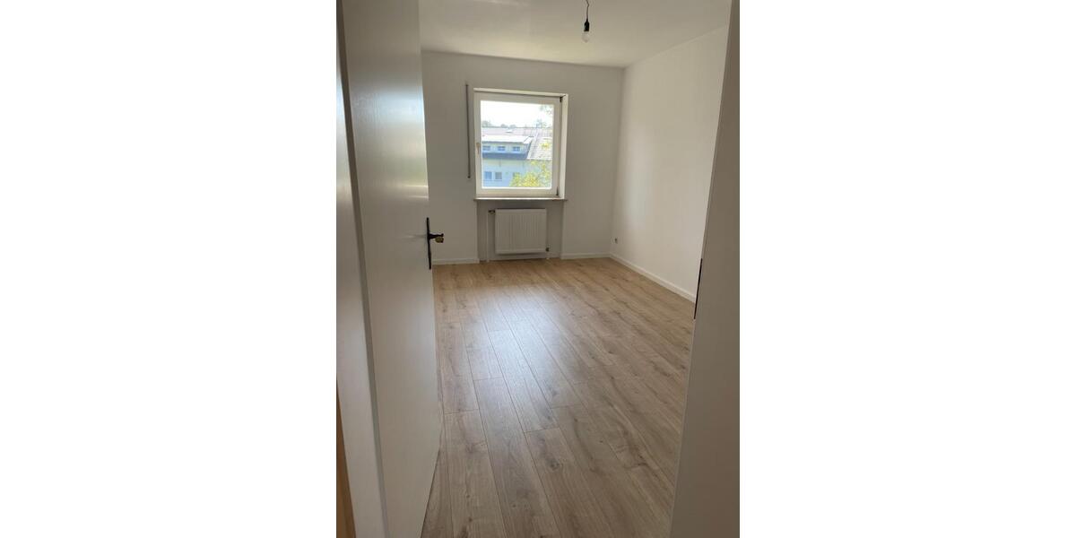 Helle, komplett renovierte 3-Zimmer-Wohnung in Grafenwiesen 3 zimmer